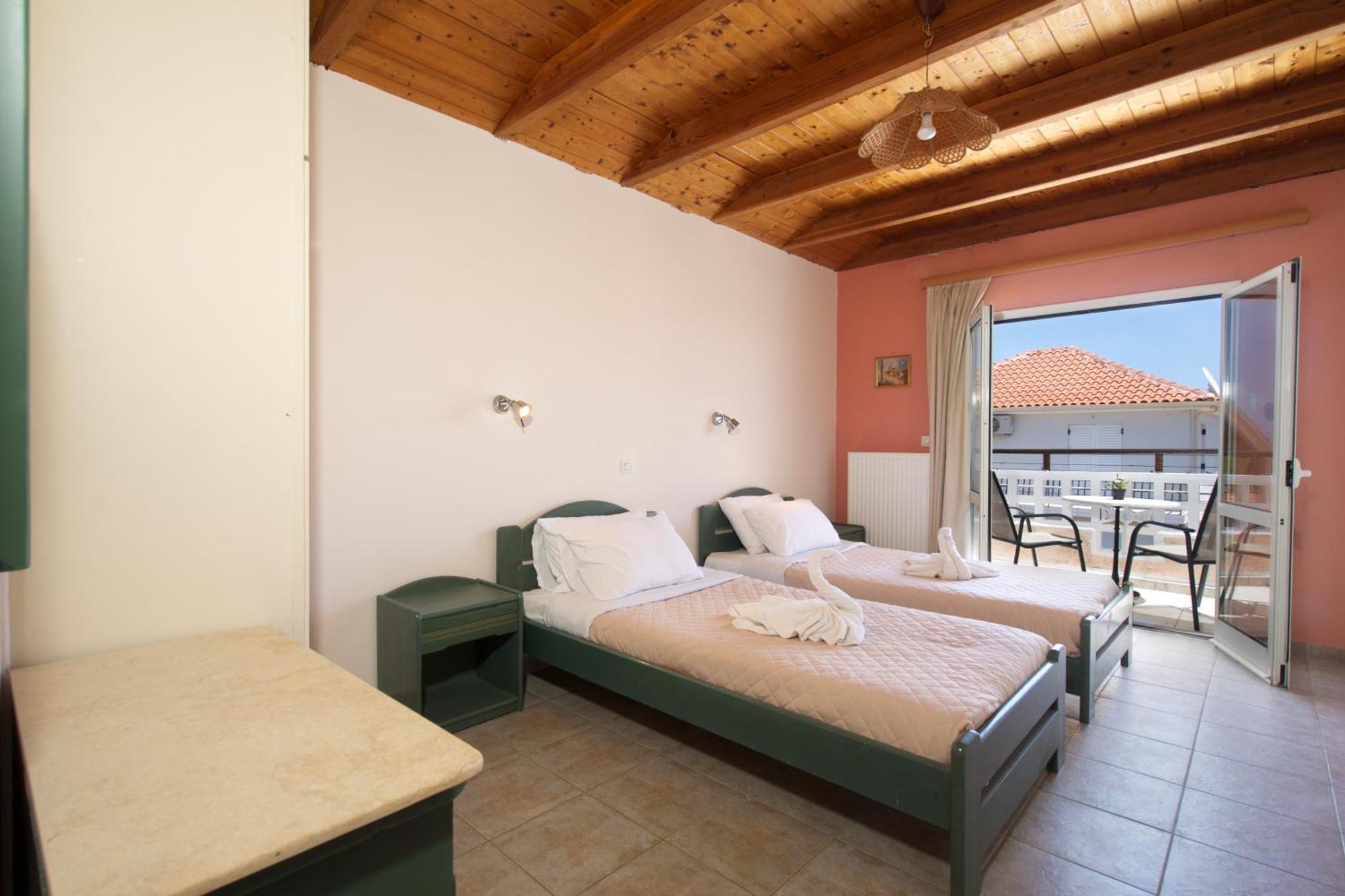 Theodora Studios & Apartments Skala  Luaran gambar
