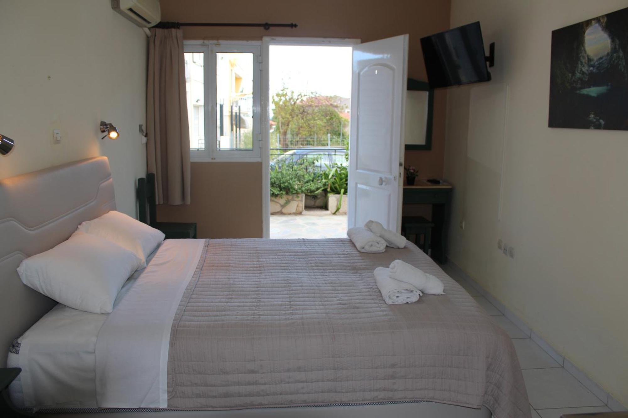 Theodora Studios & Apartments Skala  Luaran gambar
